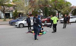 Duran otomobile çarptı, o anlar kameralara yansıdı: 1 yaralı