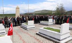 Edebük şehitleri kabirleri başında anıldı