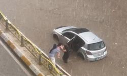 Edirne'de yollar göle döndü: Araçlar mahsur kaldı