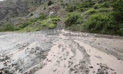 Erzincan-Kemah yolunda heyelan