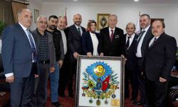 ESOB Başkanı Fırat'a 'Osmanlı devlet arması'