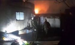 Fatih'te 5 katlı iş merkezinde çatı yangını