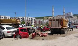 Freni boşalan kamyon 7 araca çarptı: 6 yaralı