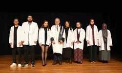 Geleceğin eczacıları beyaz önlüklerini giydi