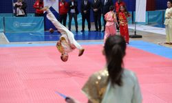 Gençlik Bayramı Sivas'ta kutlandı, sporcular hünerlerini sergiledi