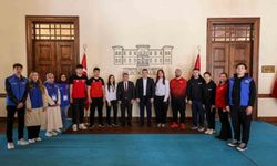 Gençlik Haftası'nda başarılı sporcular Vali Sözer'le buluştu