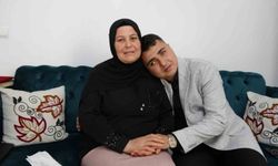 Görme engelli oğlunun eğitimi için Braille alfabesini öğrendi