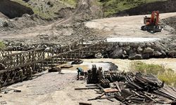 Hakkari-Van yolunda panel köprü çalışması sürüyor