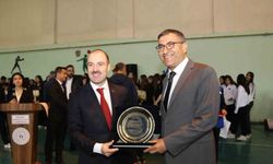 Hasan Oğuz'a anlamlı plaket