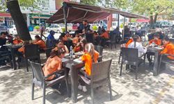 Hisarcık'ta kahvehane önünde kitap okuma etkinliği