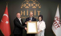 Hitit Üniversitesi'nin kan bağışı duyarlılığına Kızılay'dan gümüş madalya