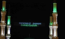 Iğdır Merkez Ulu Camii'ne dijital mahya asıldı