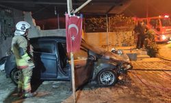 İskenderun'da otomobilin motorundan alevler yükseldi