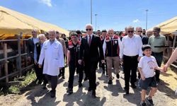 İstanbul Valisi Gül Bahçelievler Belediyesi Kurban Alanı'nda esnafla sohbet etti