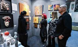 İzmir'de sanat buluşması başladı: 120 galeri, bin 600 sanatçı aynı çatı altında