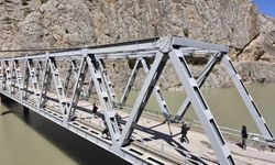 Kemaliye'de Şırzi Köprüsü akşam turizmine hazırlanıyor