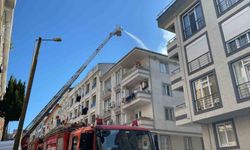 Küçükçekmece'de korkutan çatı yangını