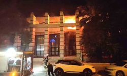Kuşadası'nda eski PTT binasında yangın