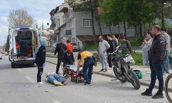 Kütahya'da yayaya yol vermek için duran otomobile motosiklet çarptı: 1 yaralı