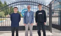 Kütahyalı öğrencilerden örnek davranış: Buldukları parayı polise teslim ettiler