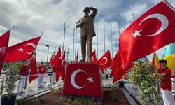 Marmaris'te 19 Mayıs coşkusu çelenk sunumu ile başladı