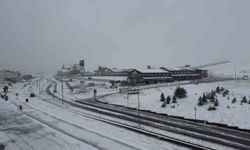 Mayıs karı Erciyes'i beyaza bürüdü