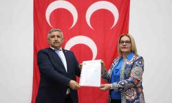 MHP ilçe başkanı Gündoğdu mazbatasını alarak göreve başladı