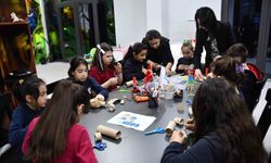 Minikler bilim ve çevre temalı atölyelerde eğlenirken öğrenecek