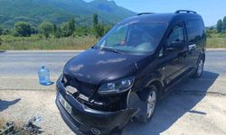 Motosiklet otomobille çarpıştı : Sürücü ağır yaralı