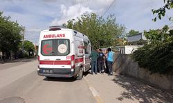 Motosiklet yayaya çarptı: 2 yaralı