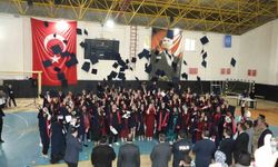 Narman Meslek Yüksekokulu'nda mezuniyet coşkusu