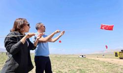 Niğde'de gökyüzü anneler için renklendi