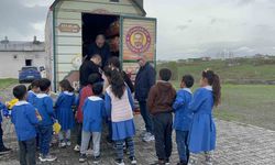 Oyuncak karavanı Kars'ta minik yürekleri ısıttı