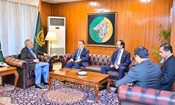 Pakistan Dışişleri Bakanı Dar, Büyükelçi Neziroğlu'nu kabul etti