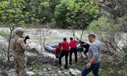 Pülümür Çayı'nda mahsur kalan şahsı jandarma kurtardı