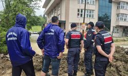 Sağanak nedeniyle sağlık ocağında mahsur kalan hastalar ve sağlık personeli kurtarıldı