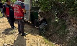 Sakarya'da tarım aracı su kanalına savruldu: 2 yaralı