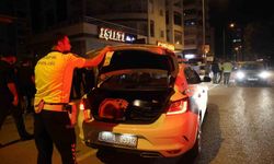 Şampiyonluk konvoyundan ayrılan alkollü otomobil sürücüsü ile motosiklet çarpıştı: 1 ağır yaralı