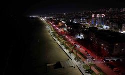 Samsun'da 19 Mayıs'a özel aydınlatma: Kırmızı beyaz ışıklar sahili süsledi