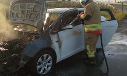 Seyir halindeki otomobil alevlere teslim oldu