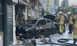 Şişli'de lüks araç dükkana girdi:2 yaralı