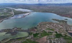 Sivas'ta kar eridi yağmurlar arttı, kentin en büyük gölü taştı