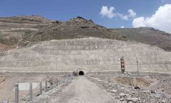 Su tutmaya başlayan Ünlendi Barajı çevresindeki köyler için 134 kilometrelik yeni yol yapılacak