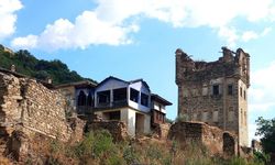 Tarihi Arpaz Kulesi ve Beyler Konağı çökme tehlikesiyle karşı karşıya