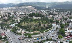 Tarihi kalede depremin izleri siliniyor