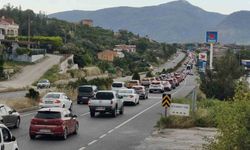 Tatilciler Muğla'ya akın etti: Araç kuyruğu 22 kilometreye ulaştı
