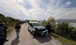 Tatvan'da otomobille kamyonet çarpıştı: 6 yaralı