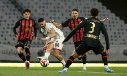 Trendyol Süper Lig: Fatih Karagümrük: 1 - Gençlerbirliği: 0 (İlk yarı)