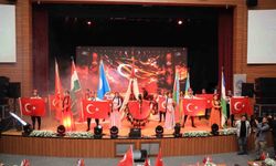 Türk Dünyası gösterisi büyüledi