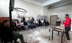 Üniversiteli gençler hem ok attı hem de tarih öğrendi